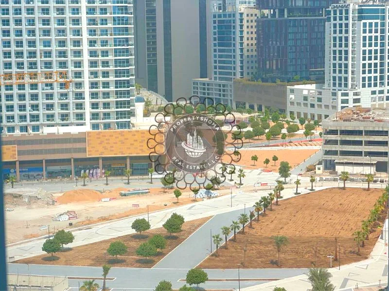 مساحة مكتبية مجهزة بتصميم استوديو في موقع متميز63618315180161113