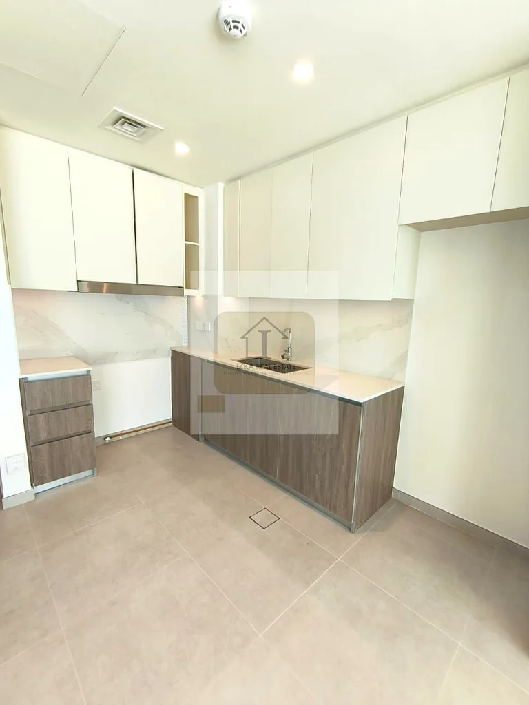 Single Row | Close to Pool & Park | Ready63954729432193110