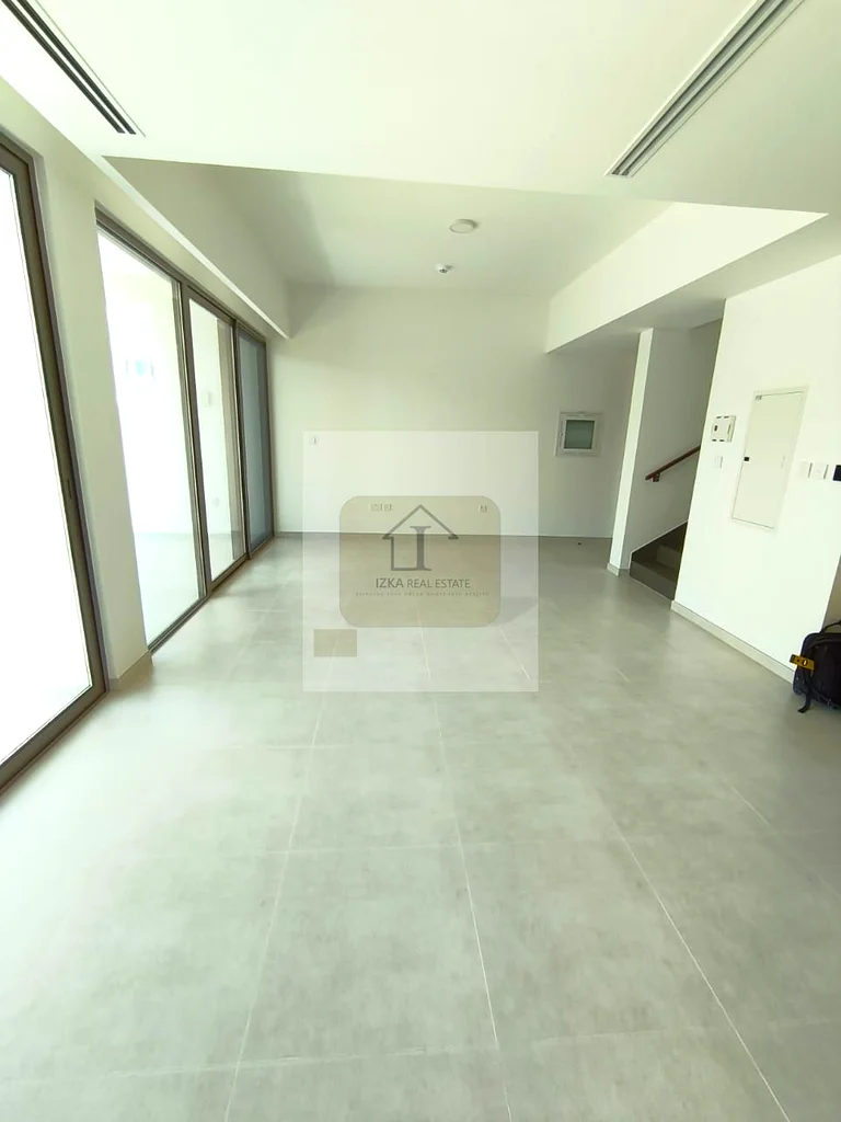 Single Row | Close to Pool & Park | Ready63954729432193112