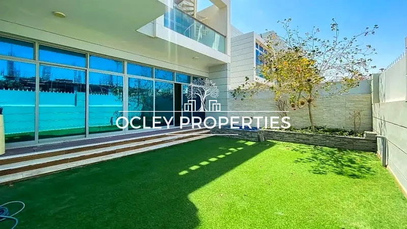 4 BHK + Maids | Spacious Villa | Vacant63763486794883110