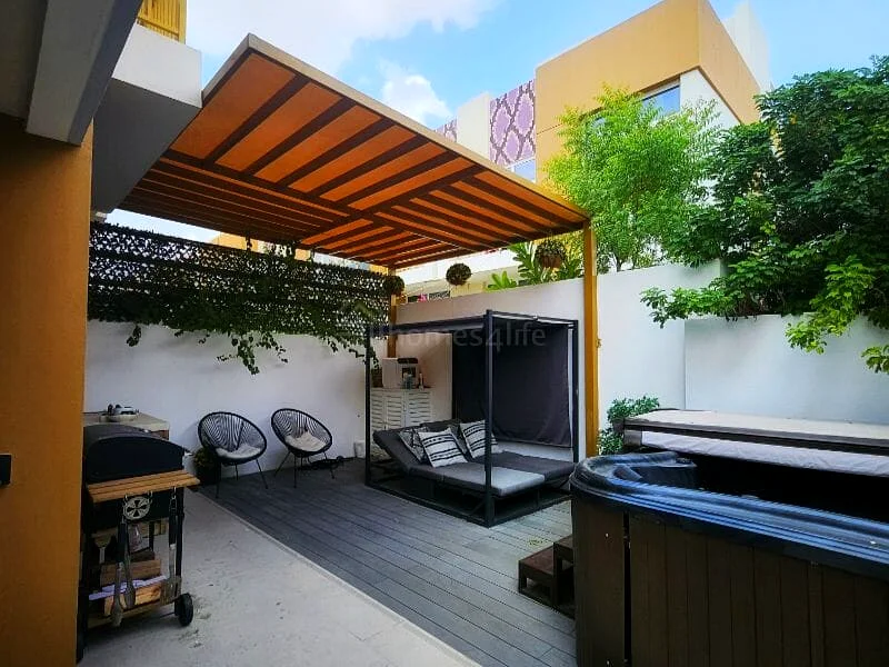 Corner Unit | Fully Furnished | 4 Cheques63741251113857110