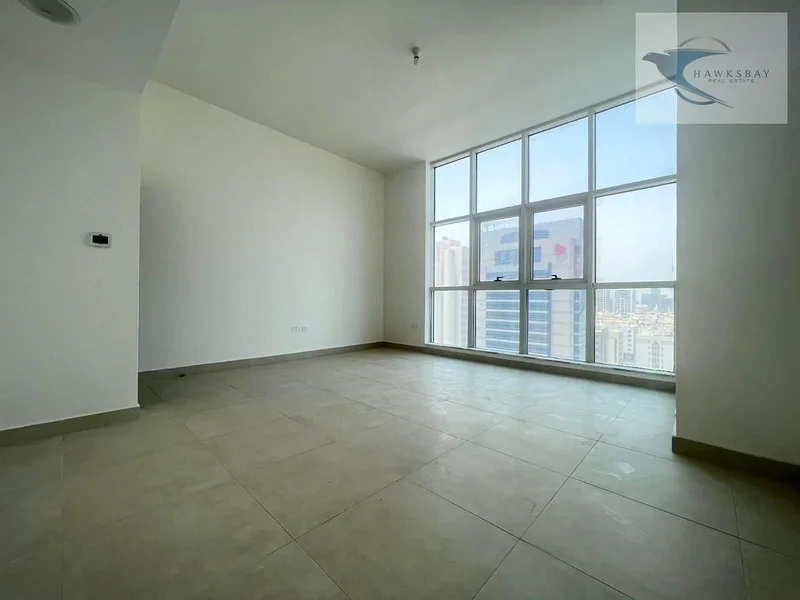 تصميم رائع | موقف سيارات في الطابق السفلي | جاهز للانتقال | موقع مركزي63624966762498113