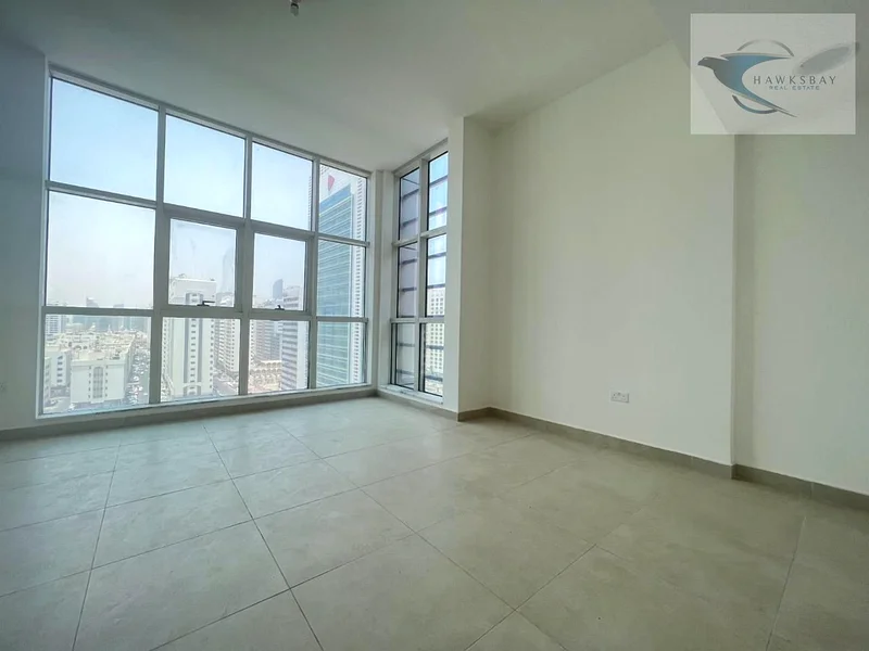 تصميم رائع | موقف سيارات في الطابق السفلي | جاهز للانتقال | موقع مركزي63624966762498111