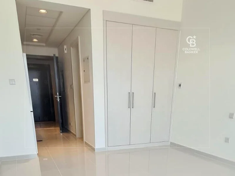 إطلالات على ملعب الغولف | طابق عالي | شاغرة قريبًا63738763522562112
