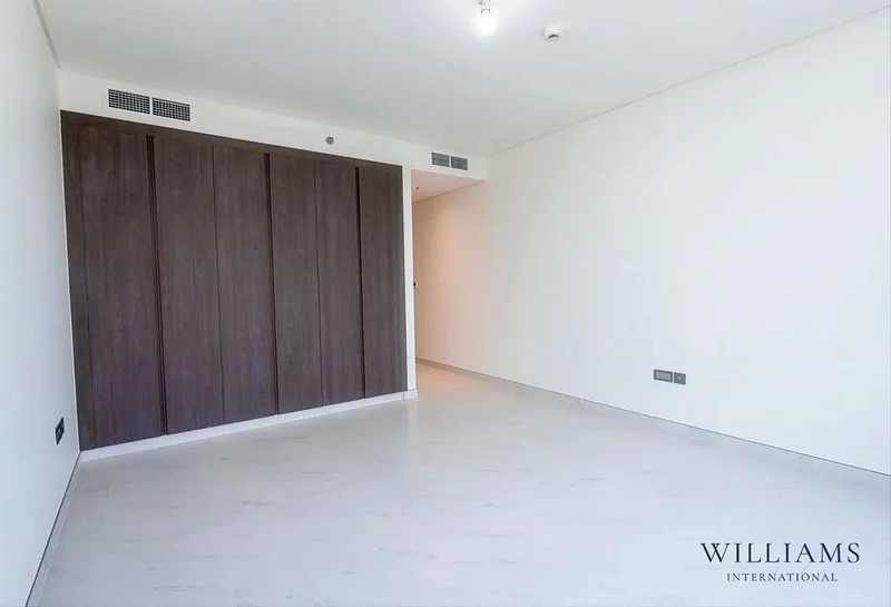 Lagoon View | Vacant | Pool and Gym64009895136898114