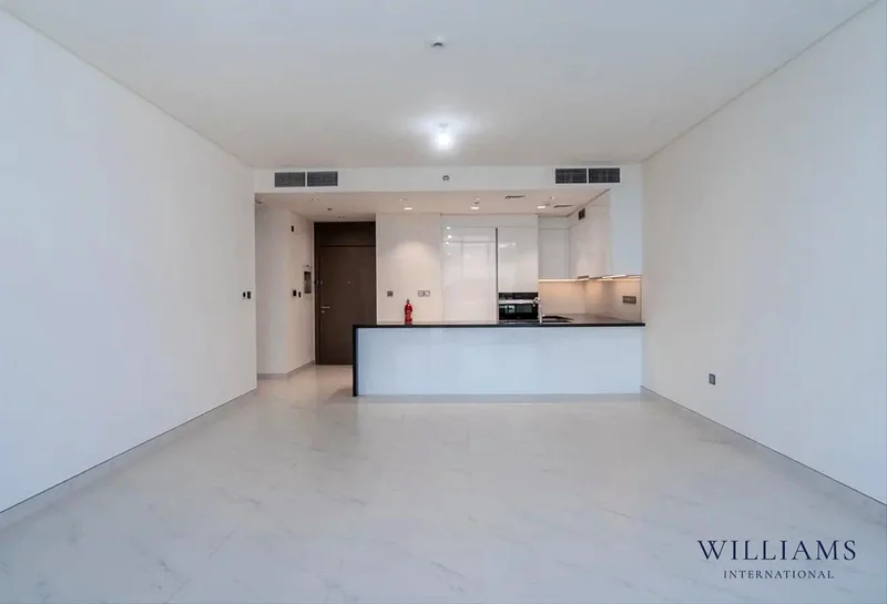 Lagoon View | Vacant | Pool and Gym64009895136898112