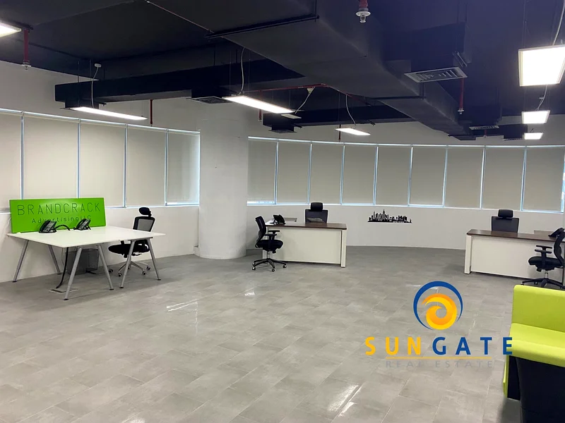 مؤثث، إطلالة على القناة، موقفا سيارات اثنان63826381644930112