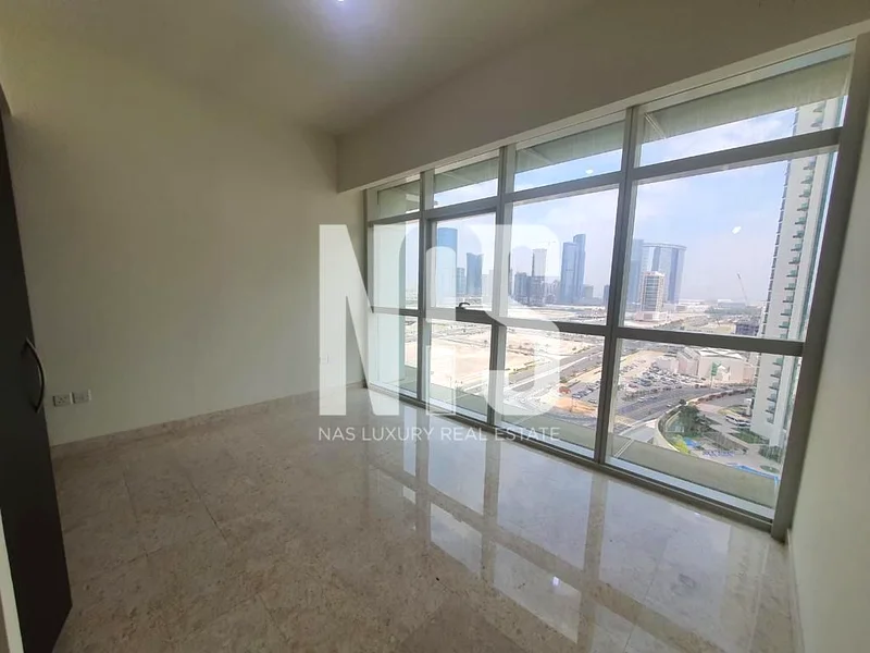 Elegant Luxury Apartment with Sparkling Canal View63845948338050112