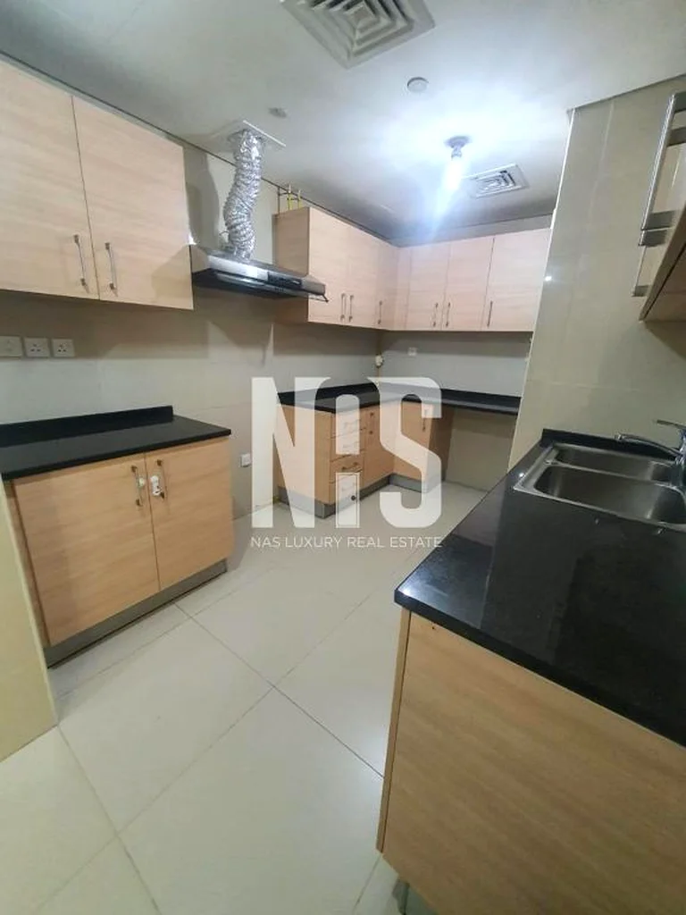 Elegant Luxury Apartment with Sparkling Canal View63845948338050114