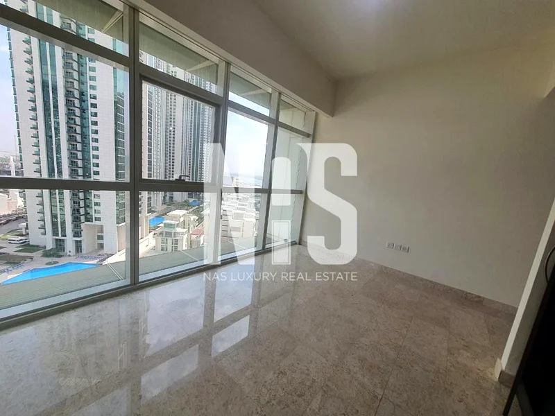 Elegant Luxury Apartment with Sparkling Canal View63845948338050111
