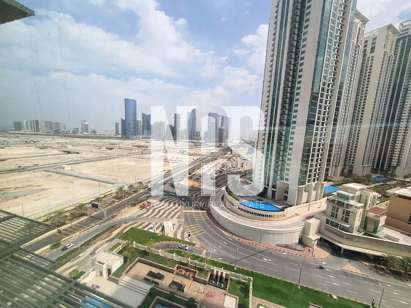 Elegant Luxury Apartment with Sparkling Canal View63845948338050110