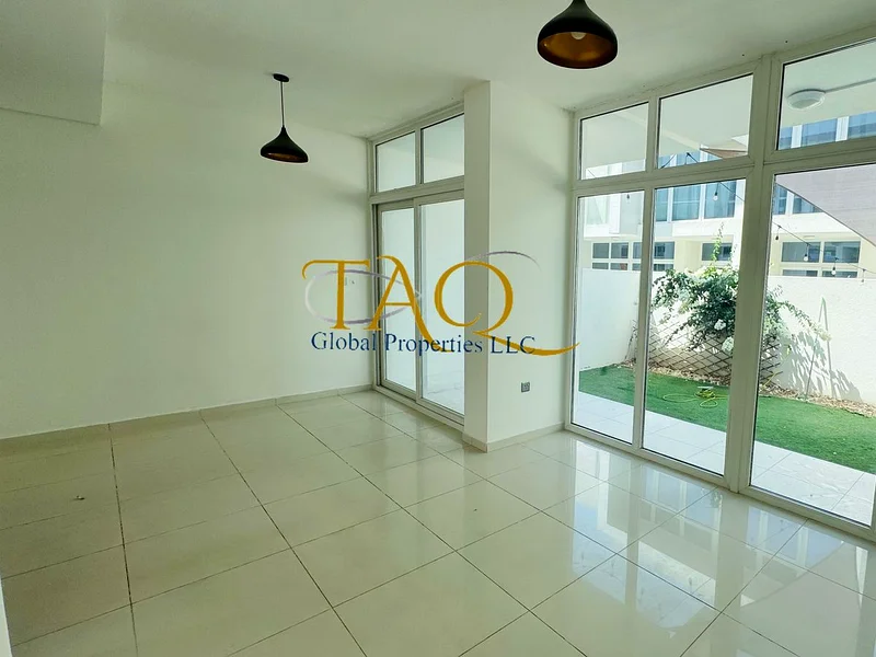 3BR VACANT | MIDDLE UNIT | BACK TO BACK |64003719179906110