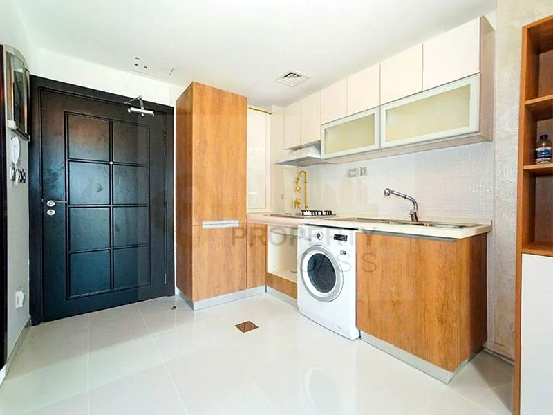 Spacious | Ready to move in | Near Metro Station64160164412673114