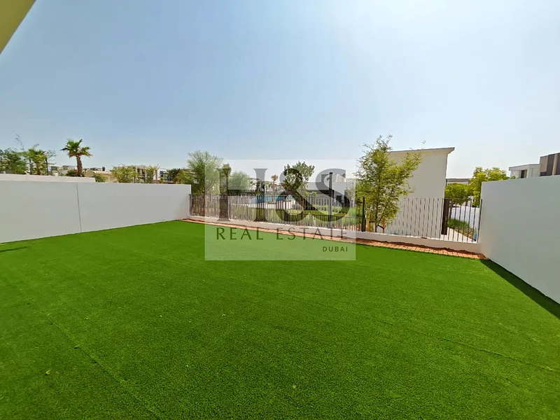 مقابل نادي كلوب هاوس مباشرةً، بإطلالة كاملة على الحديقة وحوض السباحة63762512640642112