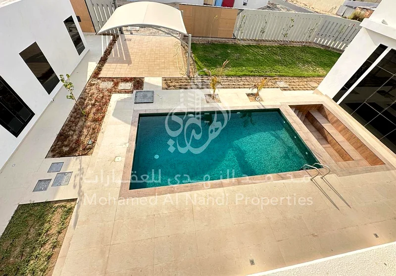 نمط عصري! فيلا 6 غرف نوم63726296907650110