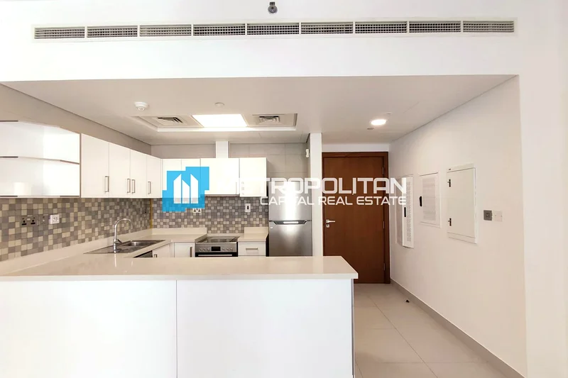 Canal View | Luxurious 1BR w/ Balcony | Freehold63843918618243114