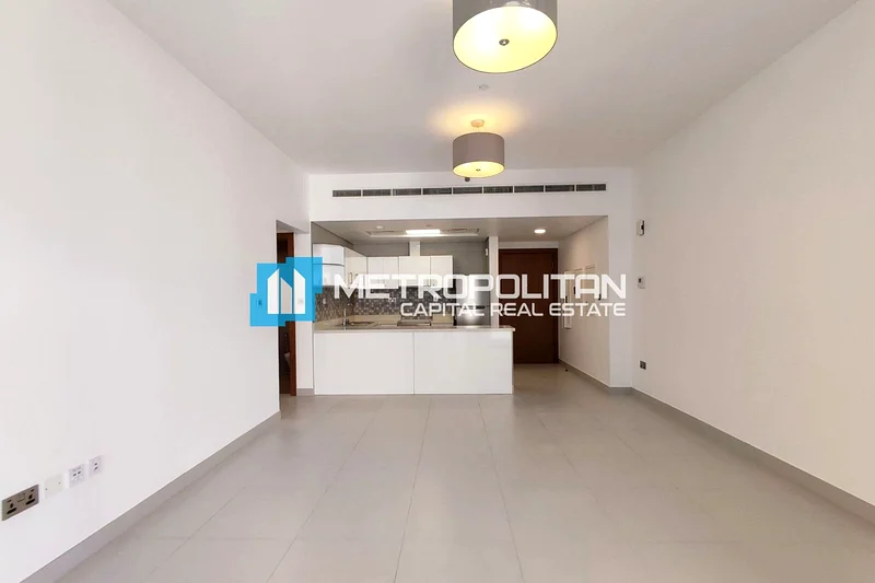 Canal View | Luxurious 1BR w/ Balcony | Freehold63843918618243113