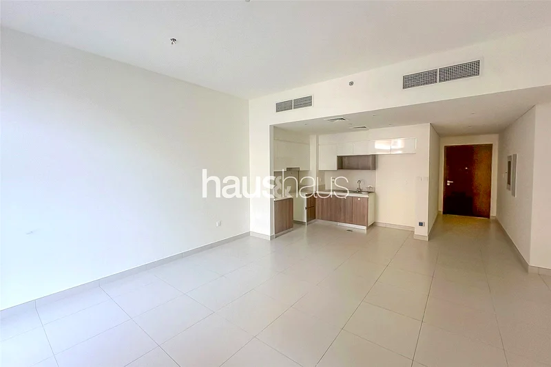 Vacant | Prime Location | Pool View64042581401090112