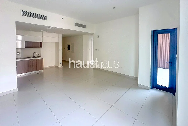 Vacant | Prime Location | Pool View64042581401090113