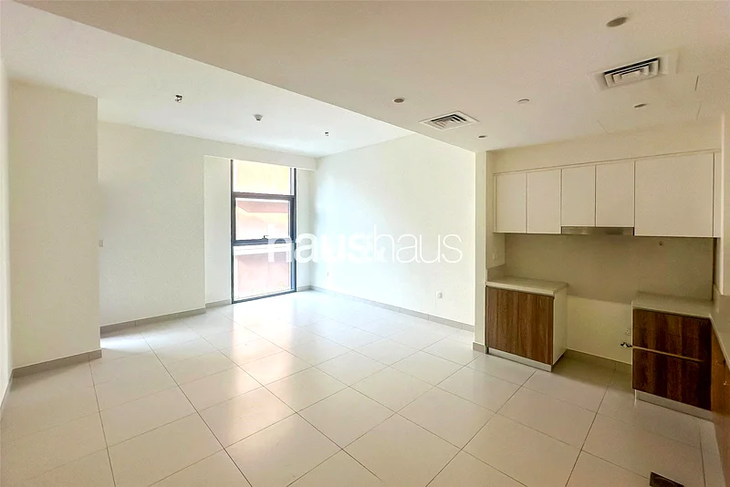 Vacant | Prime Location | Pool View64042581401090111