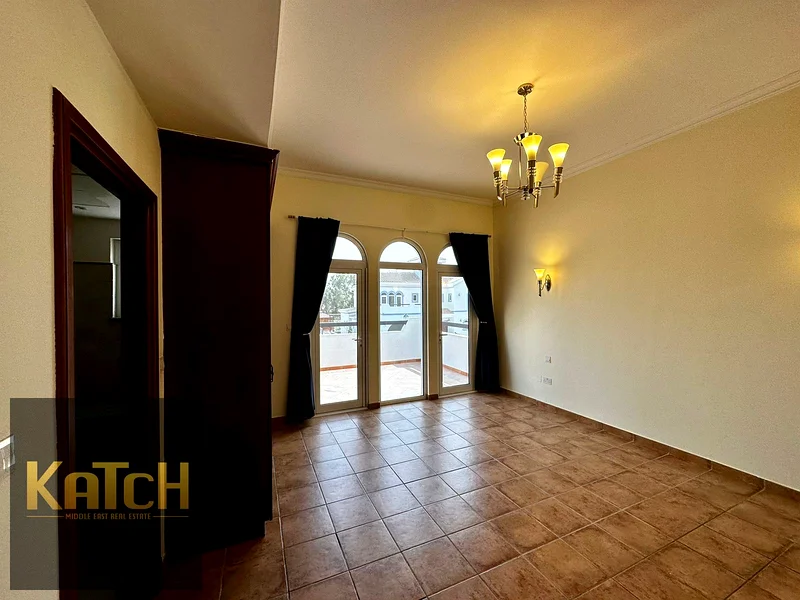 Huge 5 BR Valencia‑Style Villa in Centro — Smart Living & Community Perks63726296645379114