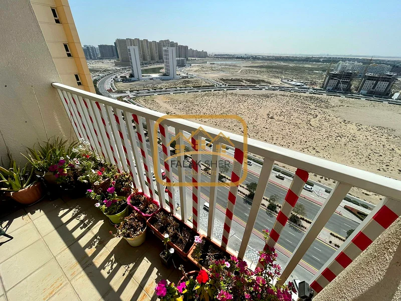 IMPZ VIEW | 2BHK |  FULLY UPGRADED | VACANT ON TRANSFER 990 ,000!64031805354499114