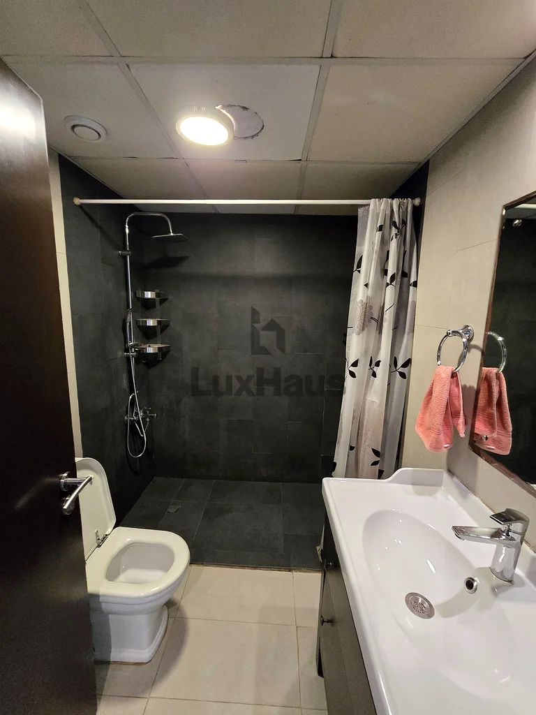 Lake View | Vacant | Well Maintained63748964511745113
