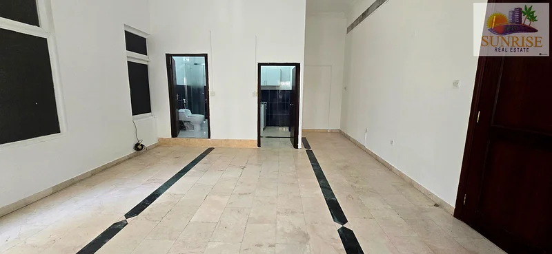شقة استوديو كبيرة متوفرة في الجزء الخلفي من مول الوحدة جاهزة للانتقال63624966795779114