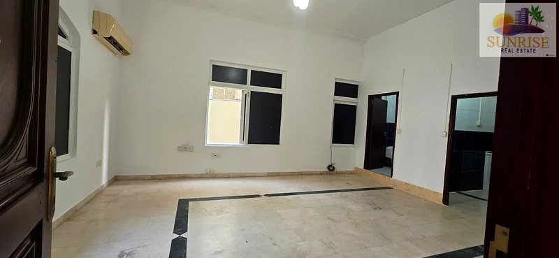 شقة استوديو كبيرة متوفرة في الجزء الخلفي من مول الوحدة جاهزة للانتقال63624966795779113