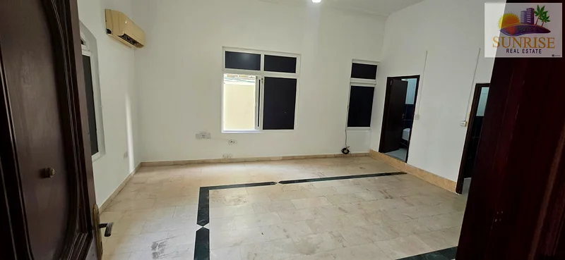 شقة استوديو كبيرة متوفرة في الجزء الخلفي من مول الوحدة جاهزة للانتقال63624966795779111