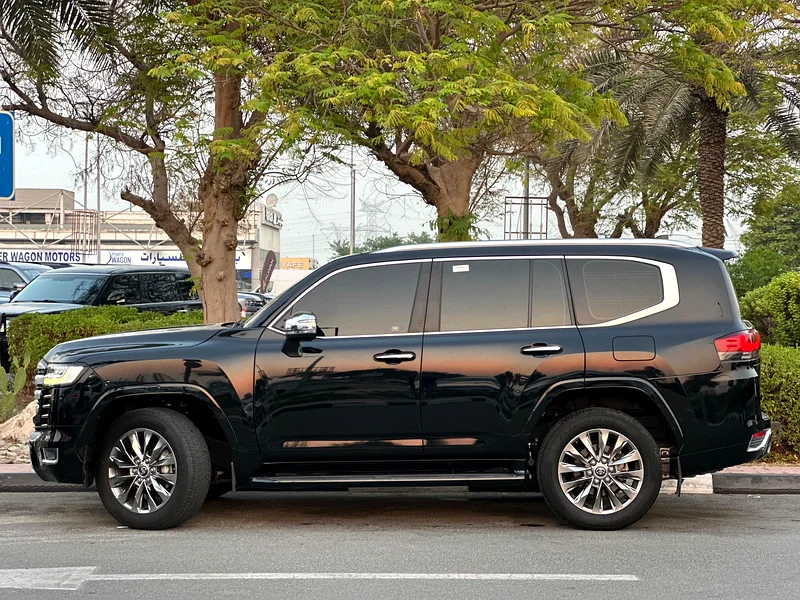 Toyota Land Cruiser VXR 2023 GCC UNDER WARRANTY AND SERVICE CONTRACT63700380345346112