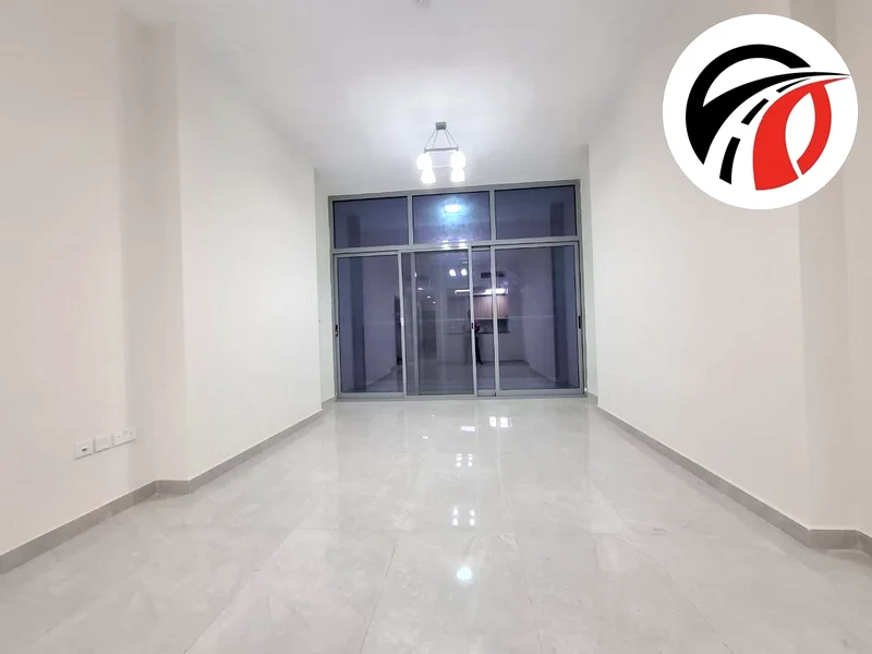 شقة فاخرة جديدة من نوع 2Bhk متوفرة بسعر 7998063755799757314110