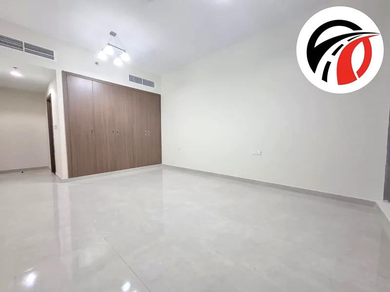 شقة فاخرة جديدة من نوع 2Bhk متوفرة بسعر 7998063755799757314113