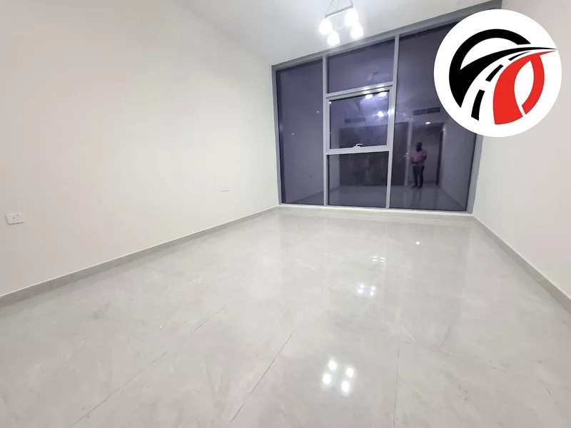 شقة فاخرة جديدة من نوع 2Bhk متوفرة بسعر 7998063755799757314111