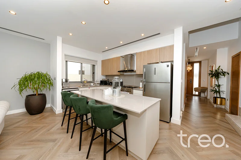 Vacant On Transfer | Negotiable | Big Plot64046222580994114