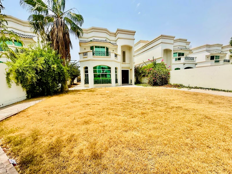 فيلا تجارية واسعة للإيجار64062481516417110