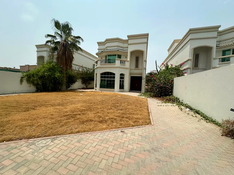 فيلا تجارية واسعة للإيجار64062481516417112