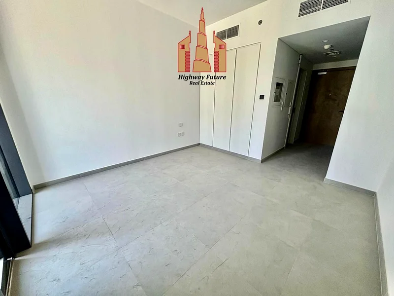 إطلالة على المسبح || جديدة بالكامل مع شرفة || جميع وسائل الراحة63705776838787114
