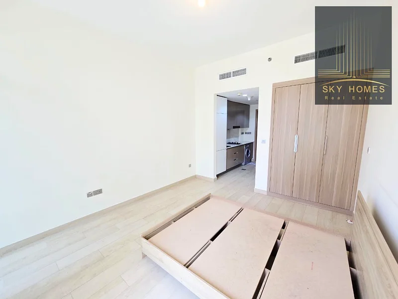 شقة بتصميم شبه مفروش بدون مبرد مع جميع وسائل الراحة مقابل 50 ألف فقط63801790335106113