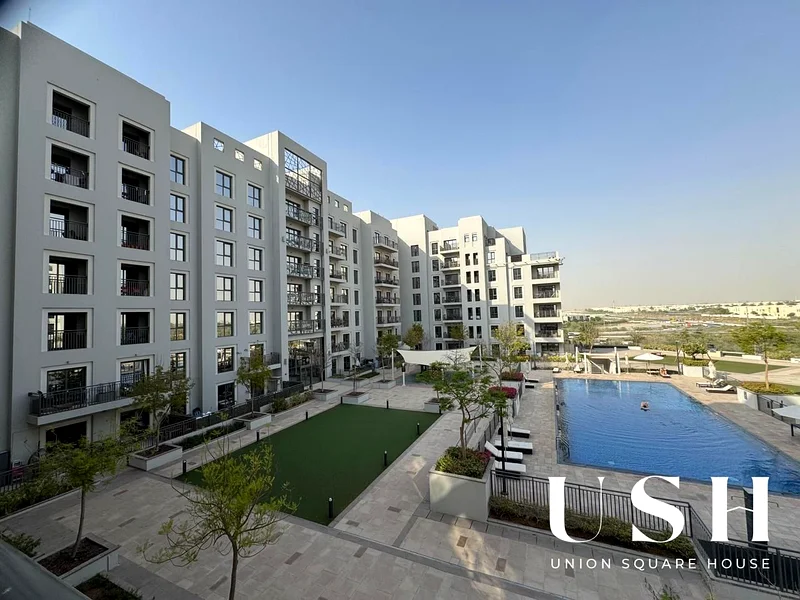 3 bedroom plus maid |Vacant of transfer Upgraded | Pool view63952184148737111