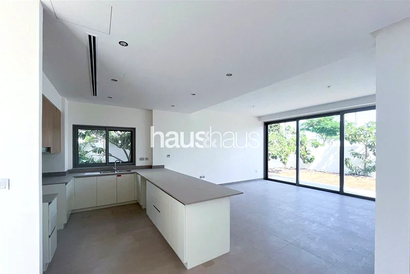 Corner plot | Good location | Backing small park64046332836483112