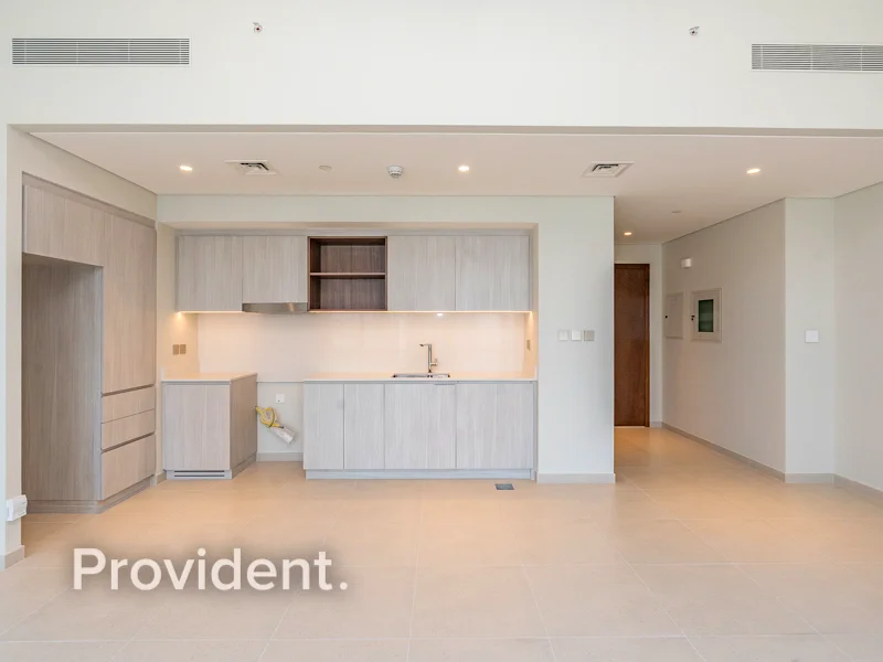 Unfurnished | Vacant Soon | Corner Unit64024404639233112
