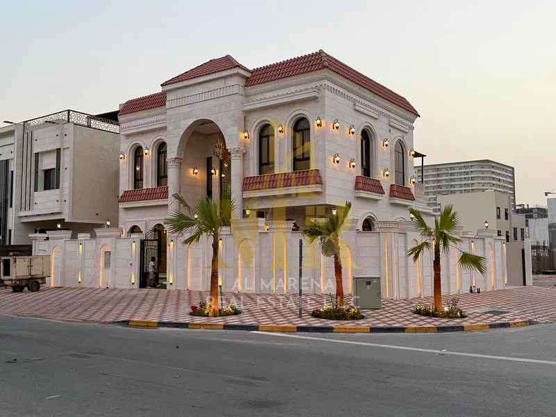 Own a classic villa on the corner of two streets, with a land area of ​​4,300 square feet, at a special price, negotiable. 5 master bedrooms and an ou63907927041025111