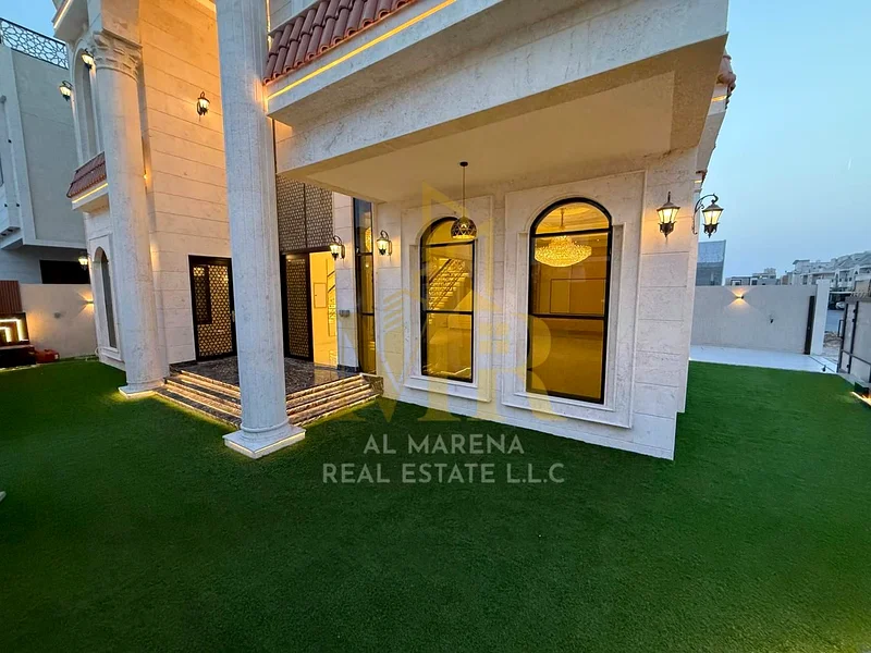 Own a classic villa on the corner of two streets, with a land area of ​​4,300 square feet, at a special price, negotiable. 5 master bedrooms and an ou63907927041025113