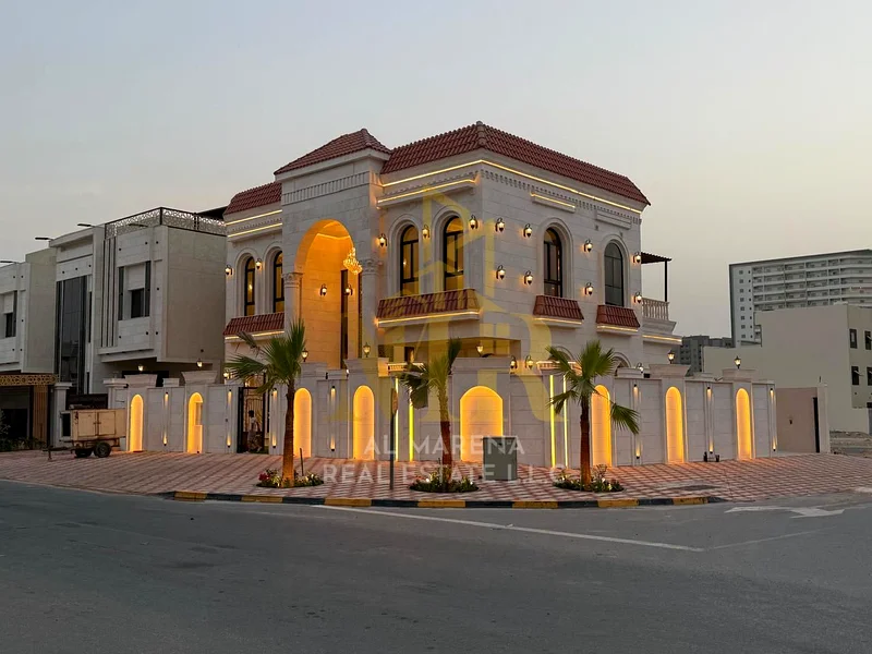 Own a classic villa on the corner of two streets, with a land area of ​​4,300 square feet, at a special price, negotiable. 5 master bedrooms and an ou63907927041025110