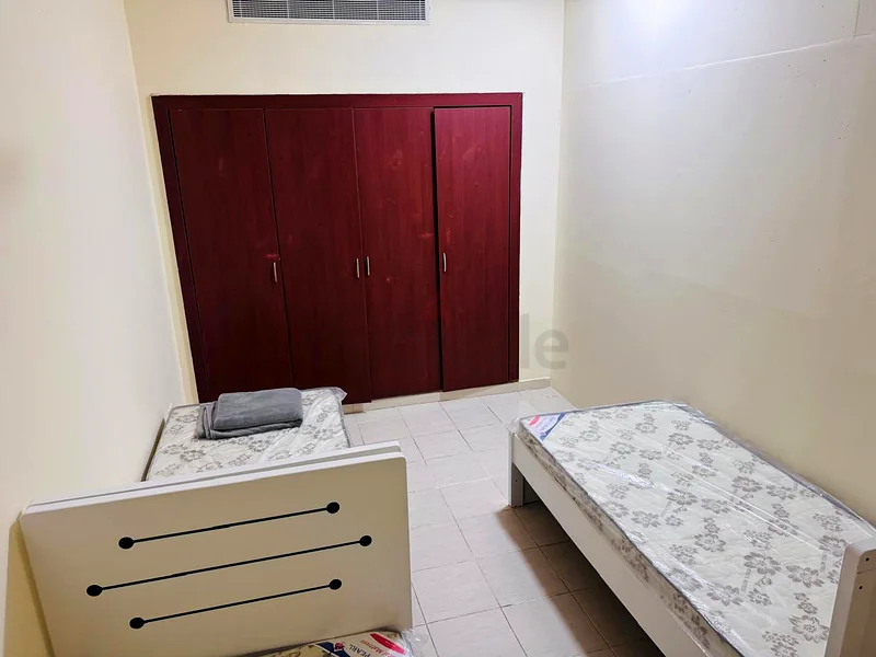 مساحة سرير تنفيذية نظيفة في كلاستر إسبانيا، المدينة الدولية، في موقع متميز63624070611331111