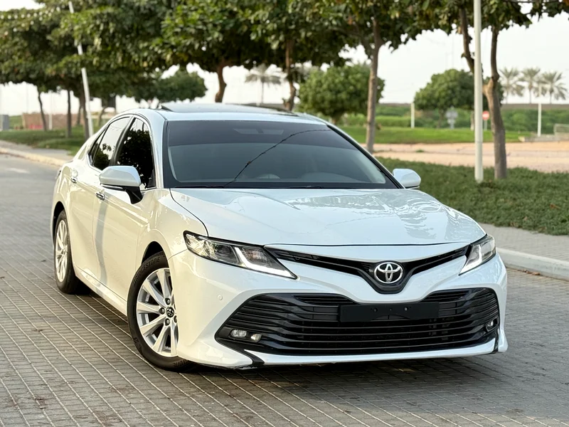 TOYOTA CAMRY GLE  V4 GCC full option very clean very good condition63699050155779110