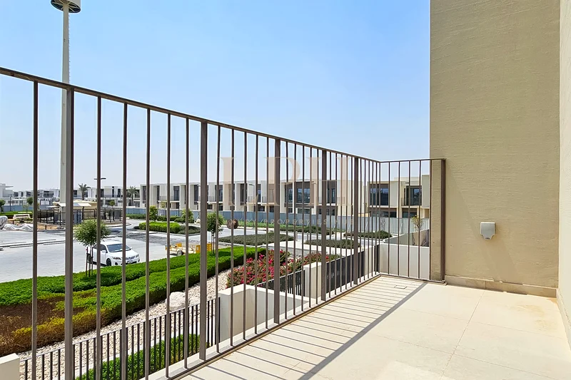 خاص | منزل بتصميم المنتجعات بثلاث غرف نوم | إطلالة على الملعب والشاطئ63733974691457110