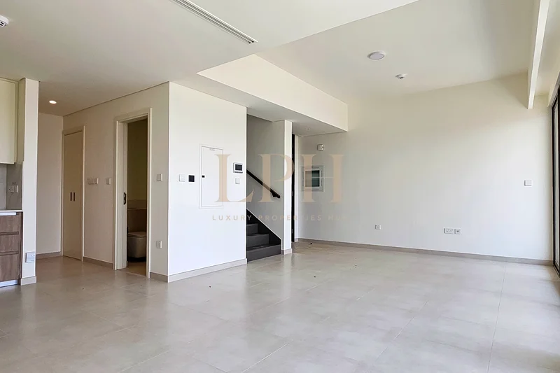 خاص | منزل بتصميم المنتجعات بثلاث غرف نوم | إطلالة على الملعب والشاطئ63733974691457111
