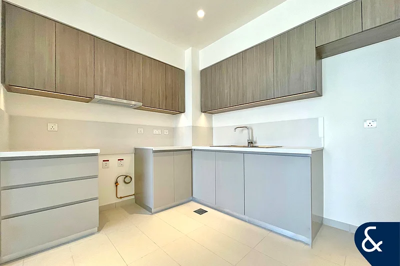 One Bed | Blvd View | Mid-High Floor |64043895666817113